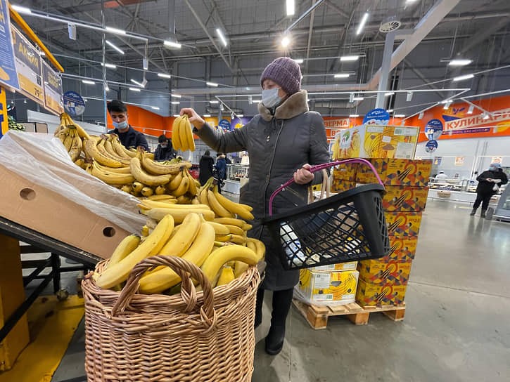 Поставщики сообщили о возможных перебоях c импортом бананов из Эквадора